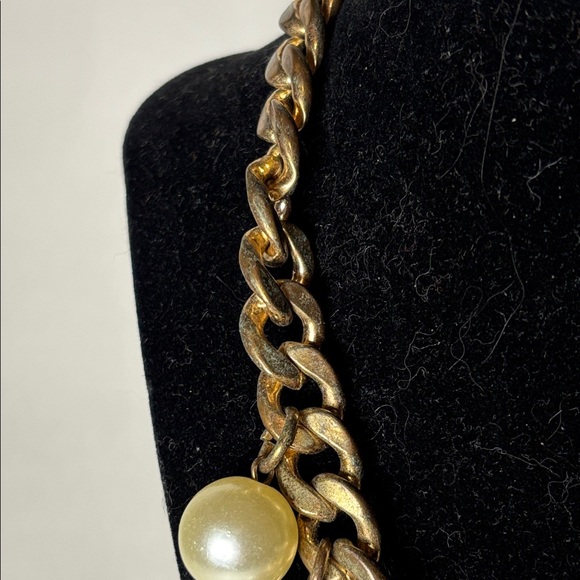 Elegant Gold Tone Chunky  Charm Necklace with Fun Dangle Charms 17” with ext - Picture 5 of 7